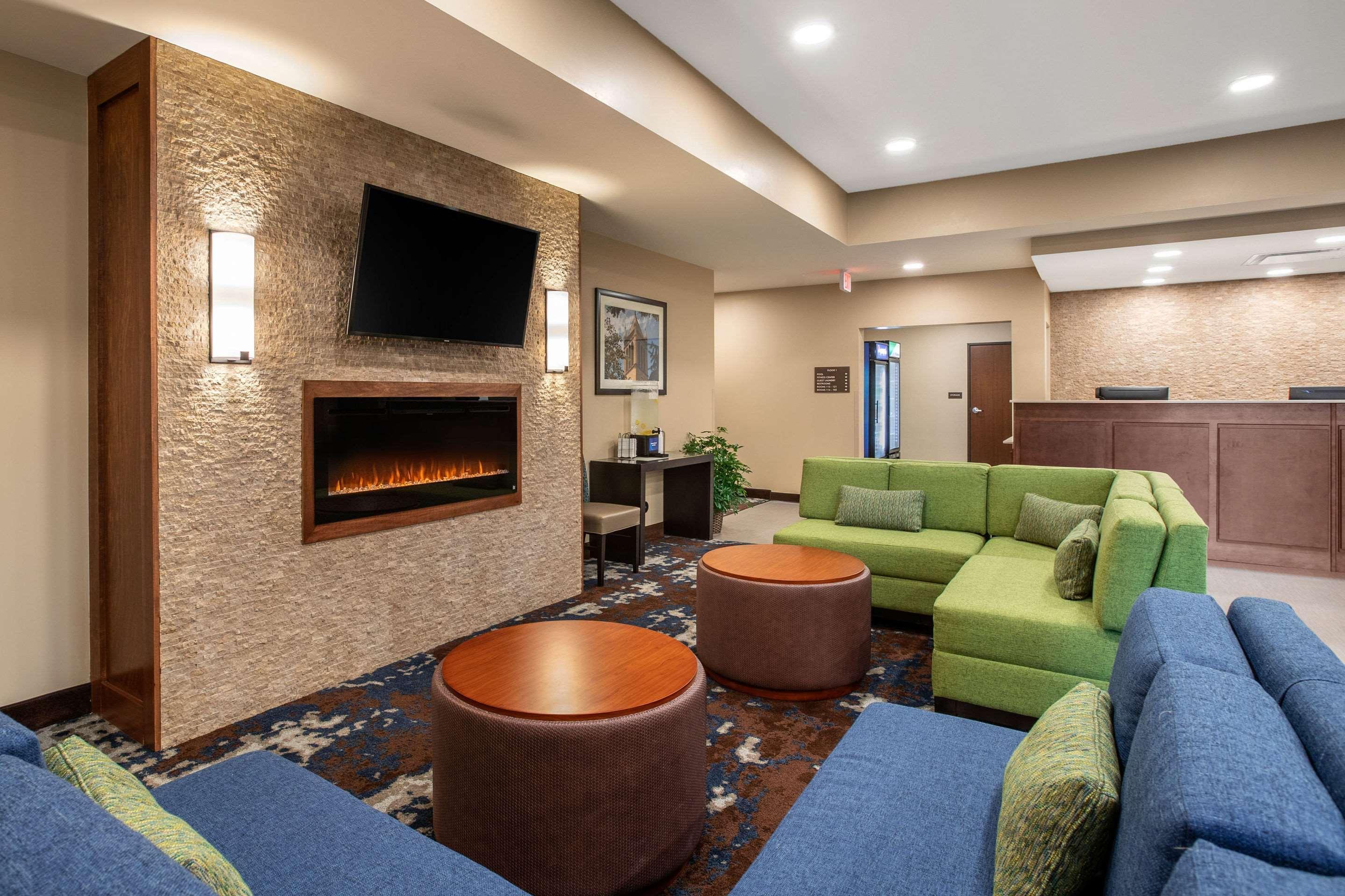 Comfort Inn & Suites Ames Near Isu Campus Exterior foto